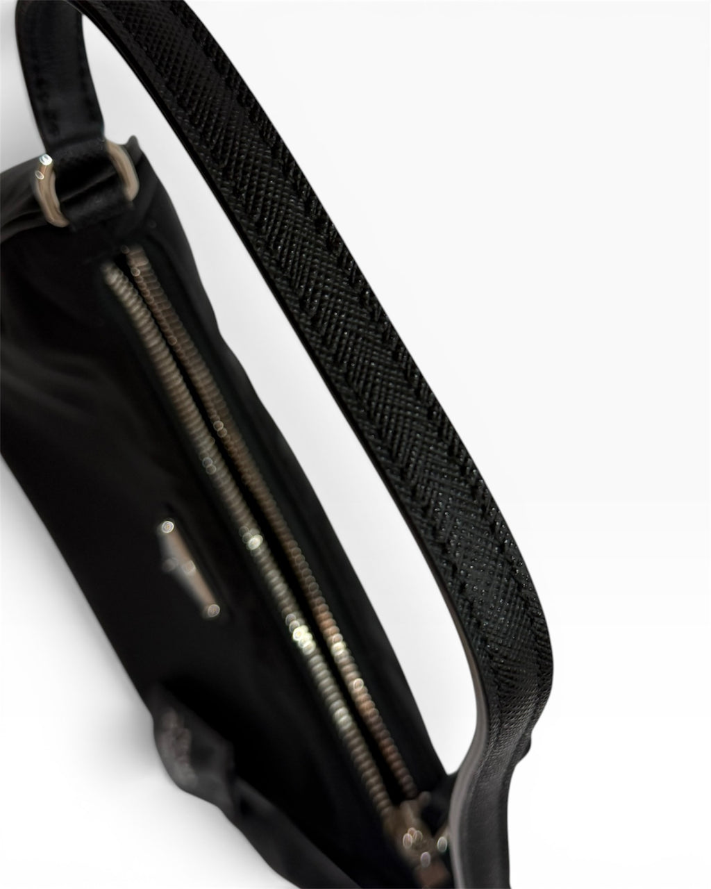 Prada Re-edition 2005 in re-nylon