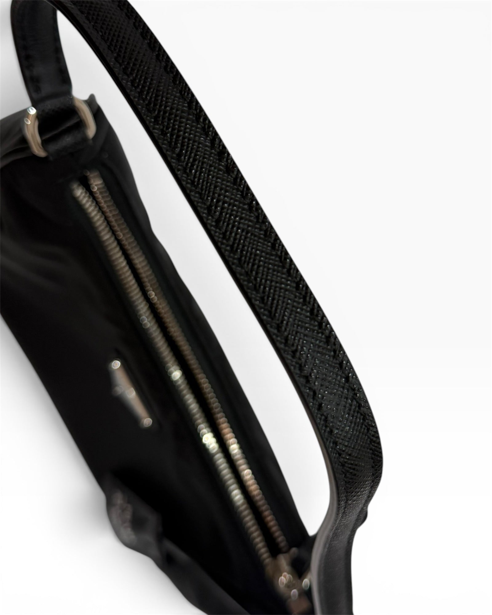 Prada Re-edition 2005 in re-nylon